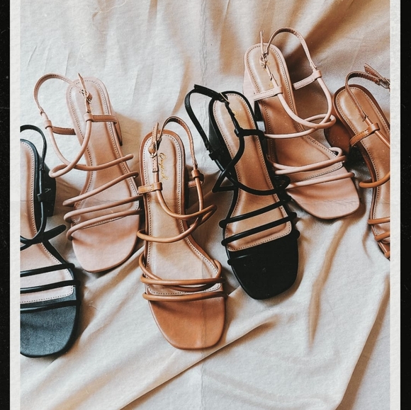 🚨LAST PAIR// Tan Strappy Sandal - Picture 4 of 5